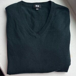 Uniqlo Men's V-Neck Merino Sweater - forest green